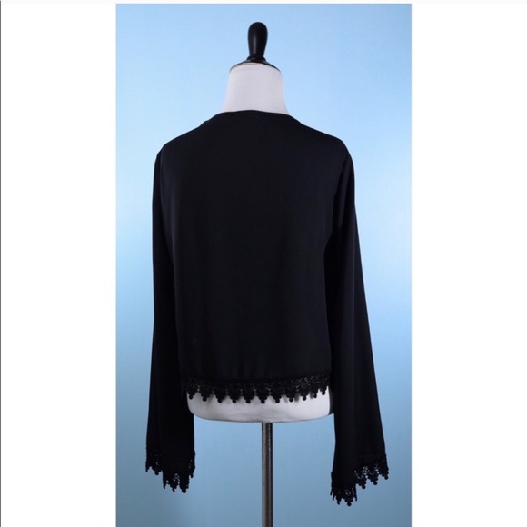 SHOW ME YOUR MUMU black crisp Chappell top SMALL - Picture 3 of 4